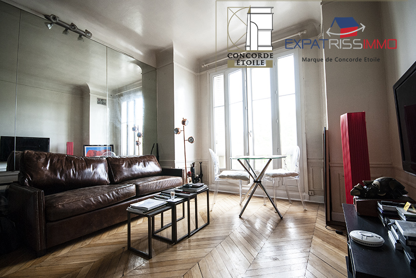 Bel appartement d'habitation de 43 m² dans le 16ème arrondissement de Paris, avec vue directe sur la Seine